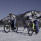 E-BIke Fahrer auf dem gefrorenem Zeller See
